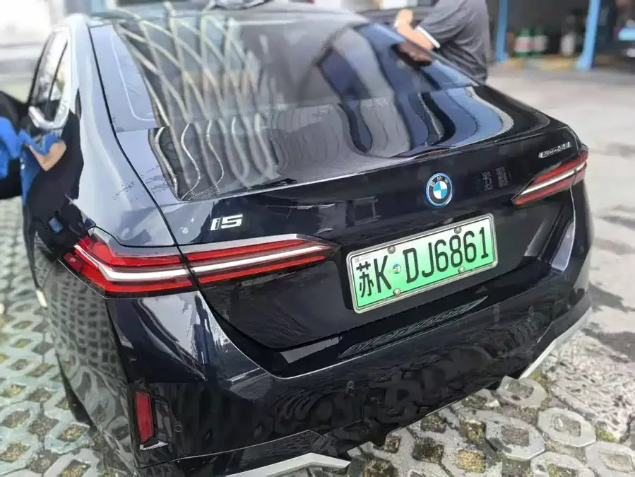 BMW i5
