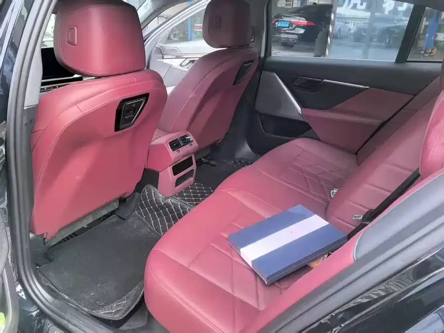 BMW i5