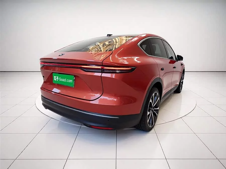 NIO EC7