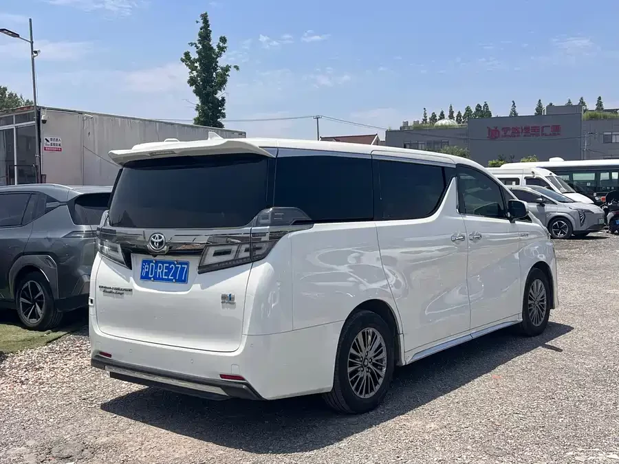 Toyota Crown Vellfire