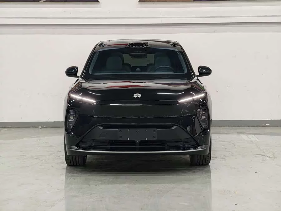 NIO ES8