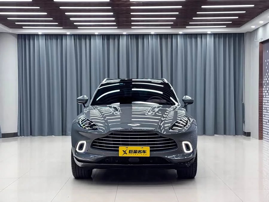 Aston Martin DBX