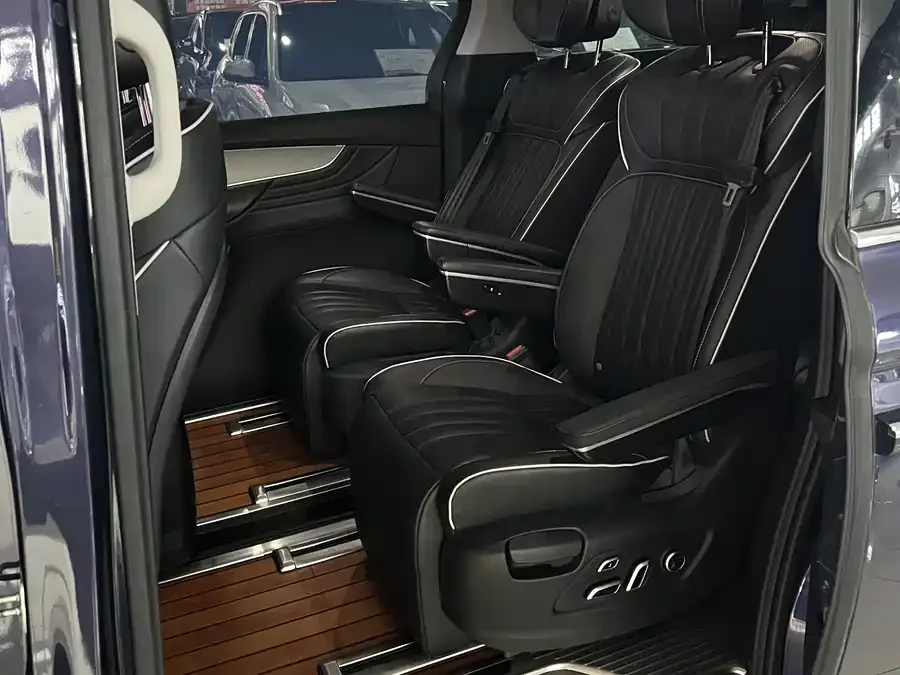 Roewe iMAX8