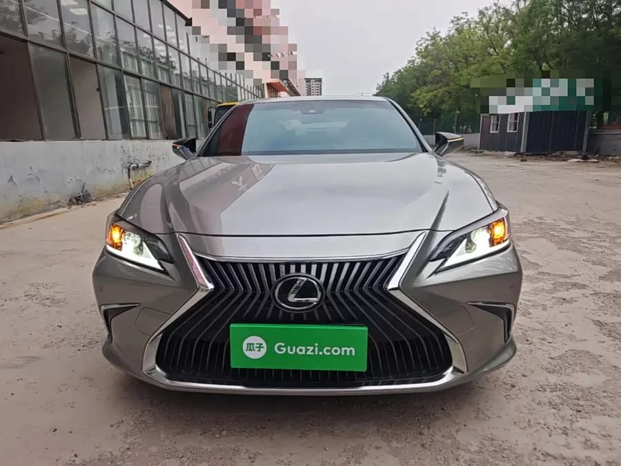 Lexus ES