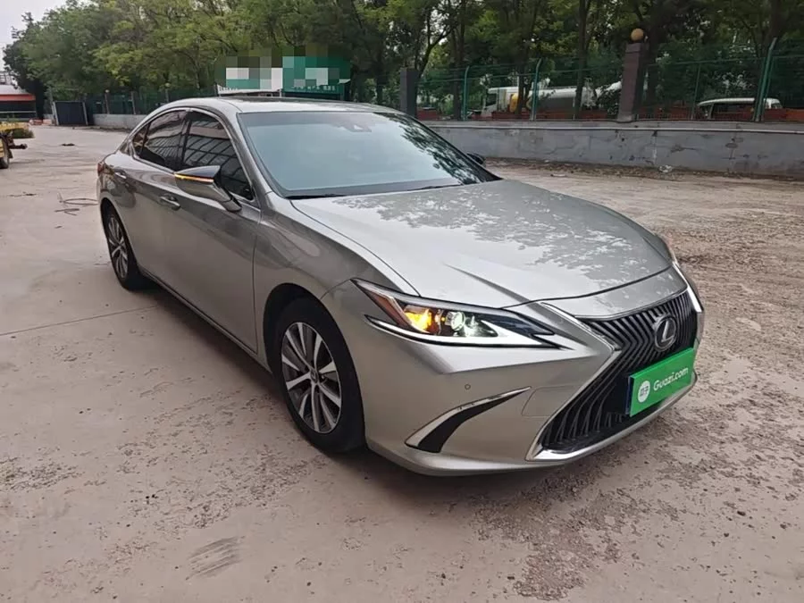 Lexus ES