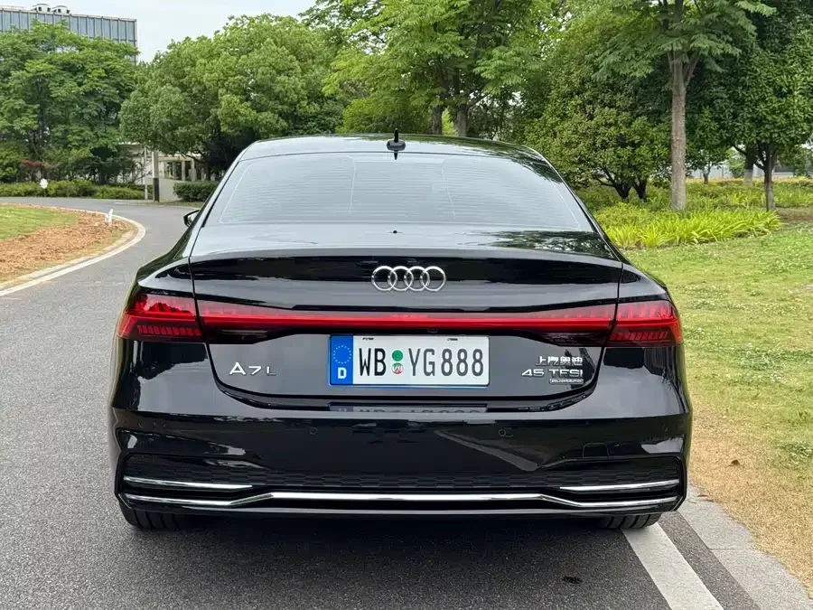 Audi A7L