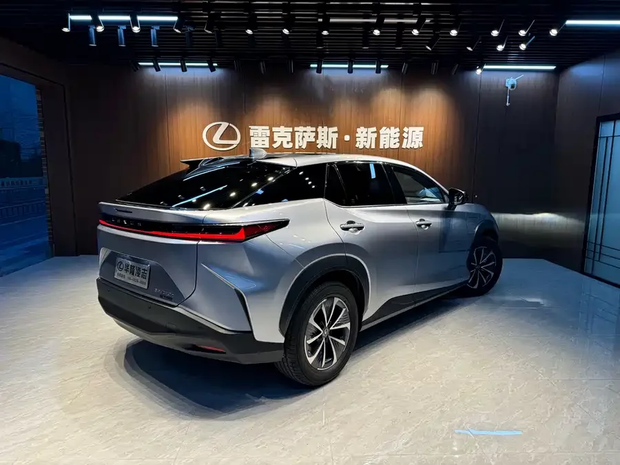 Lexus RZ