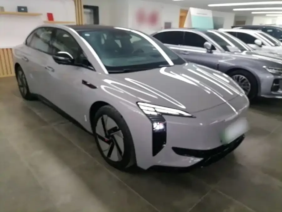 Hongqi EH7
