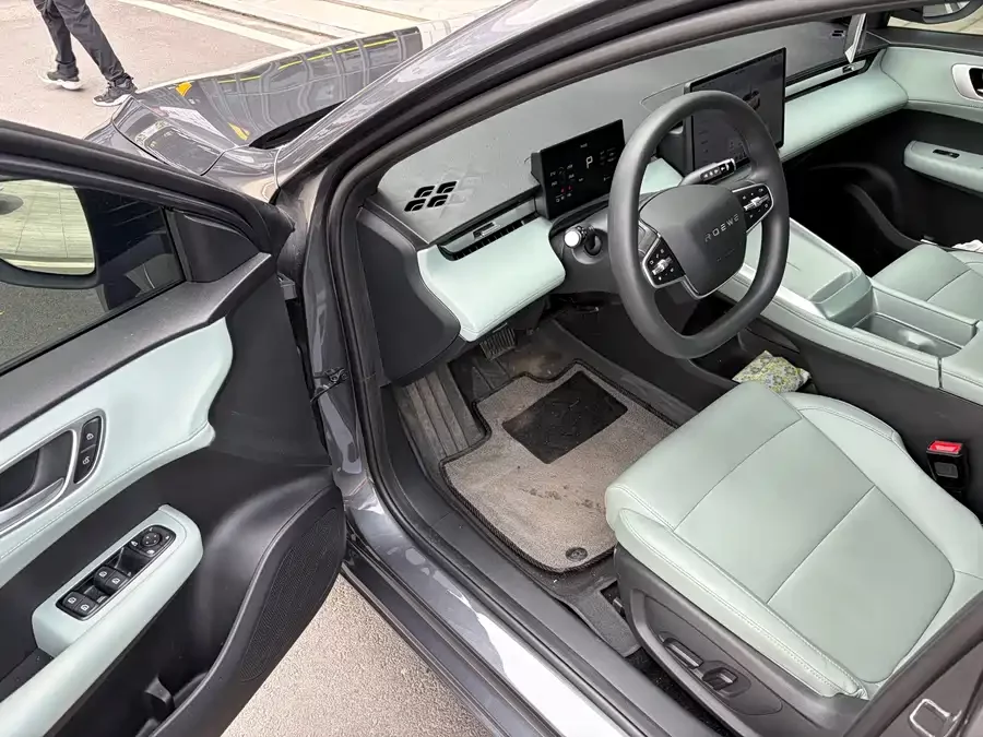 Roewe D6