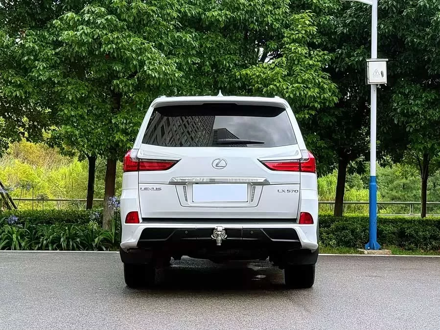 Lexus LX