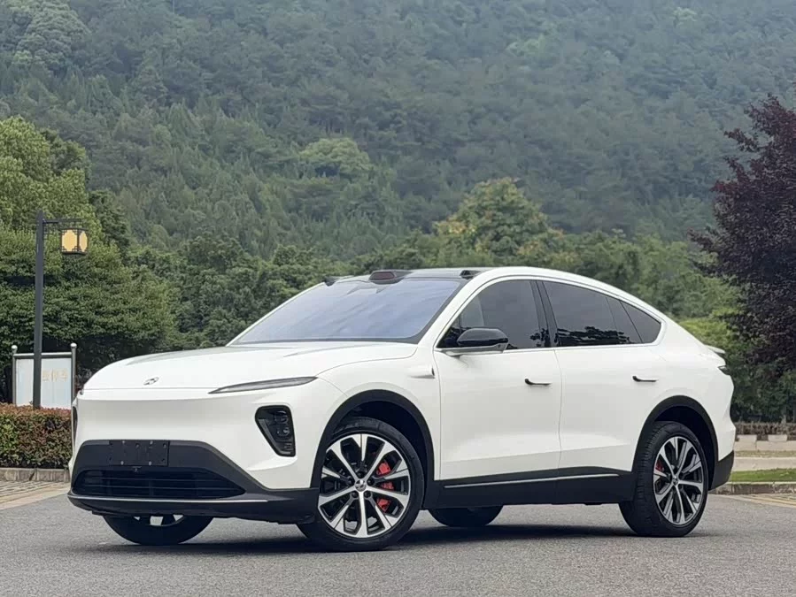 NIO EC7
