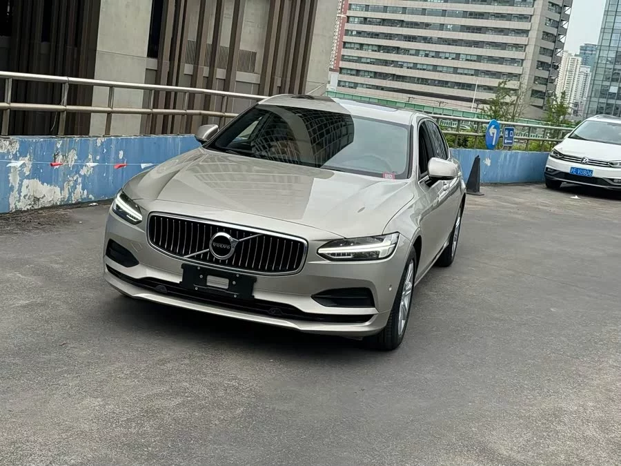 Volvo S90