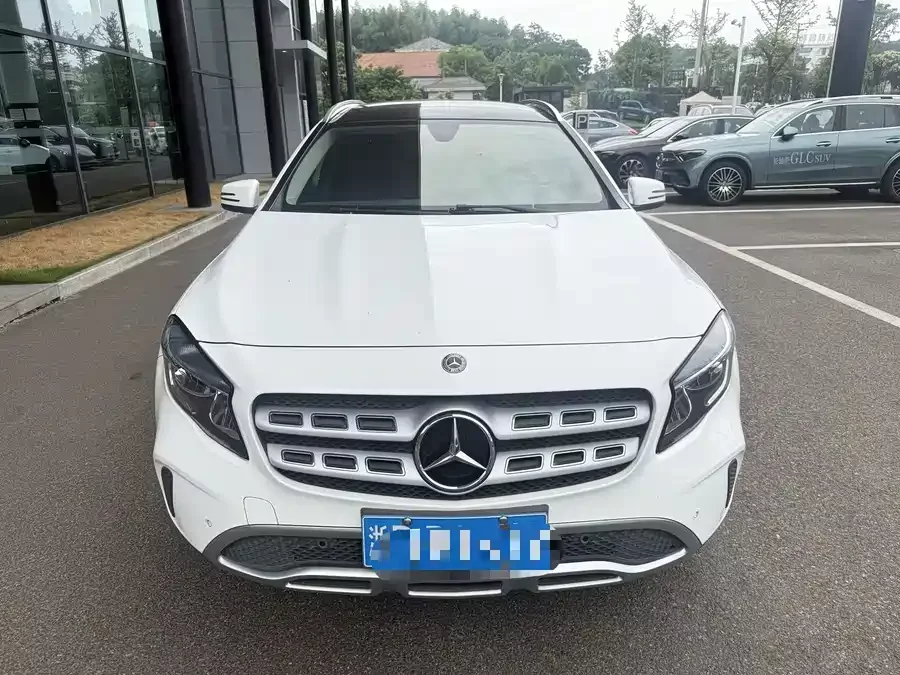Mercedes Benz GLA