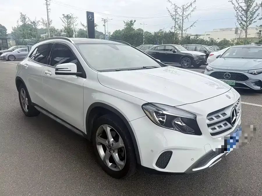 Mercedes Benz GLA