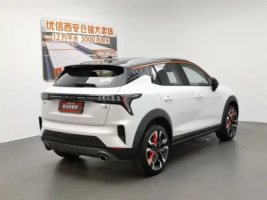 Lynk & Co 06
