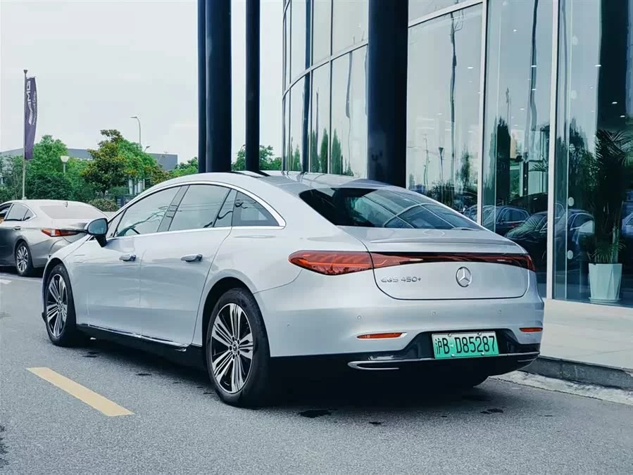 Mercedes Benz EQS
