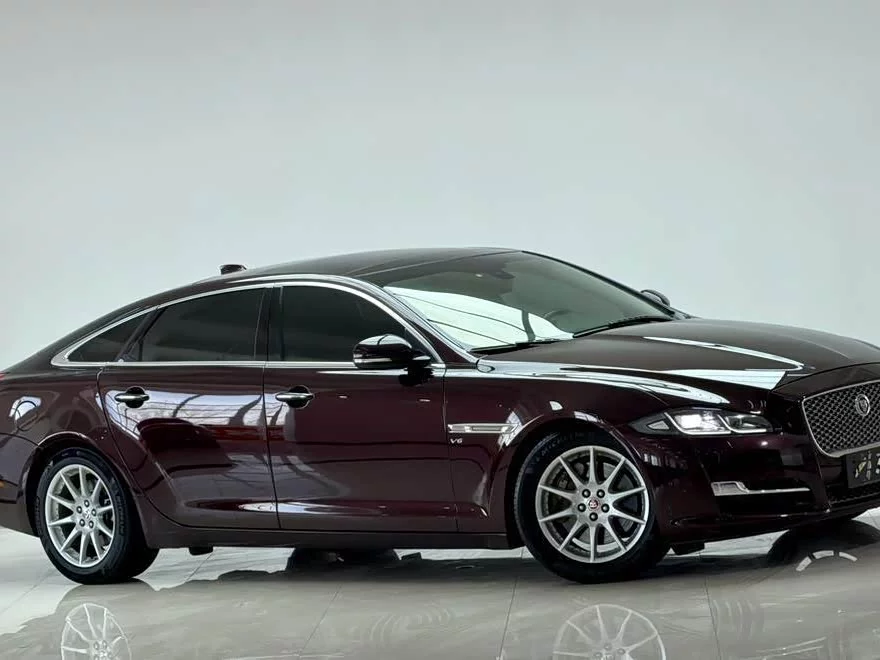 Jaguar XJ