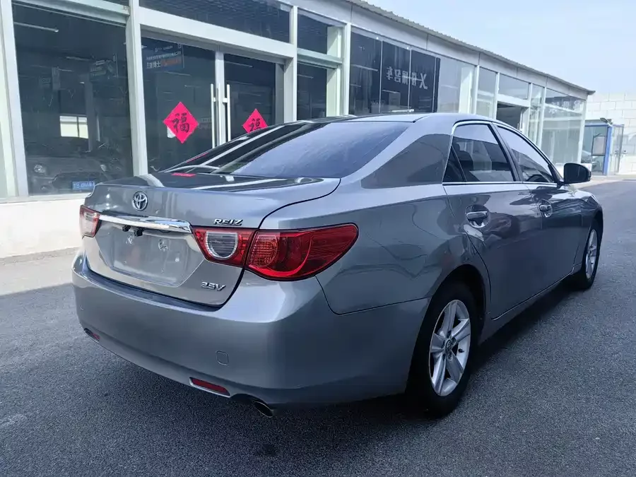 Toyota Reiz