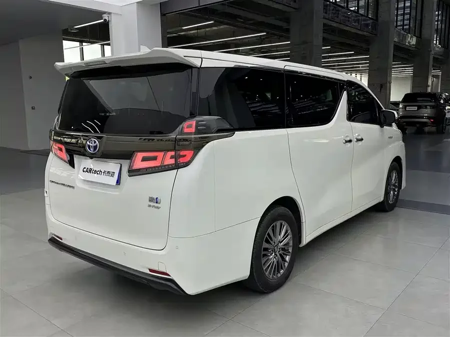 Toyota Crown Vellfire