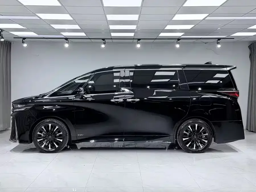 Toyota Crown Vellfire