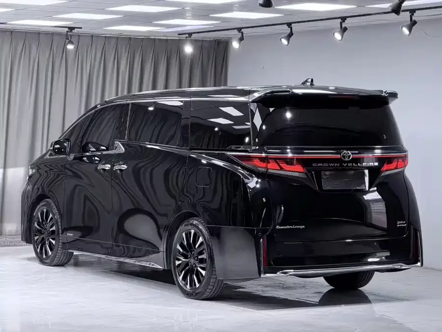 Toyota Crown Vellfire