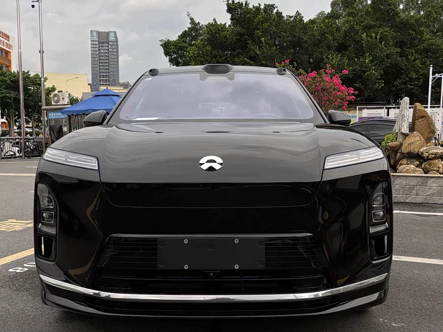NIO ES8