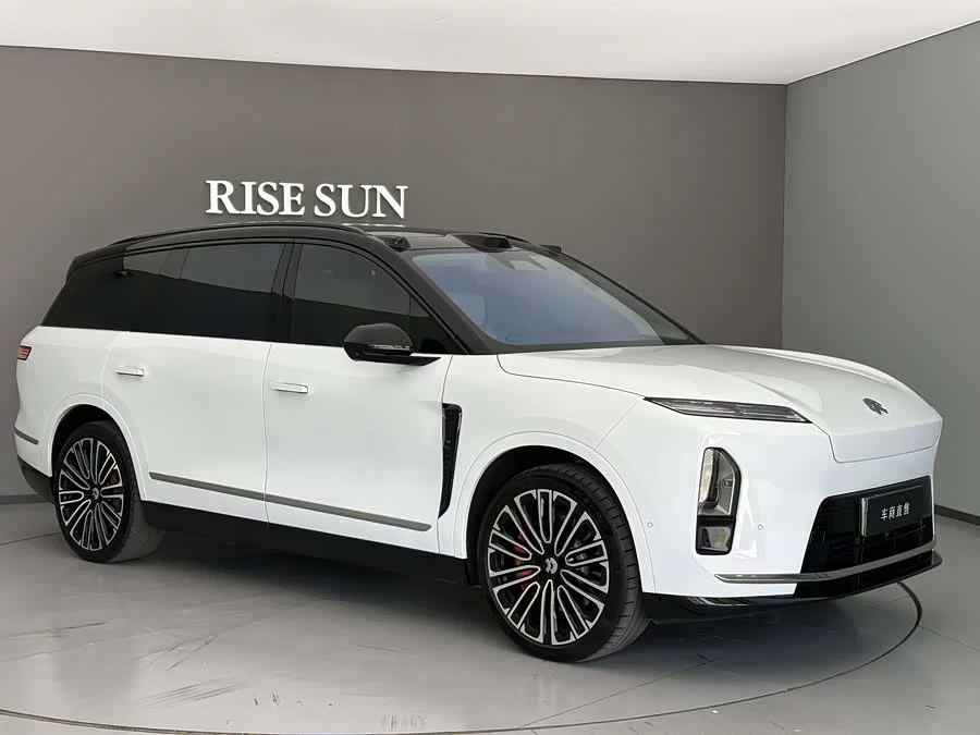 NIO ES8
