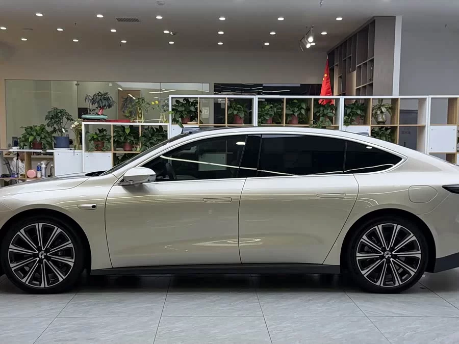 NIO ET7