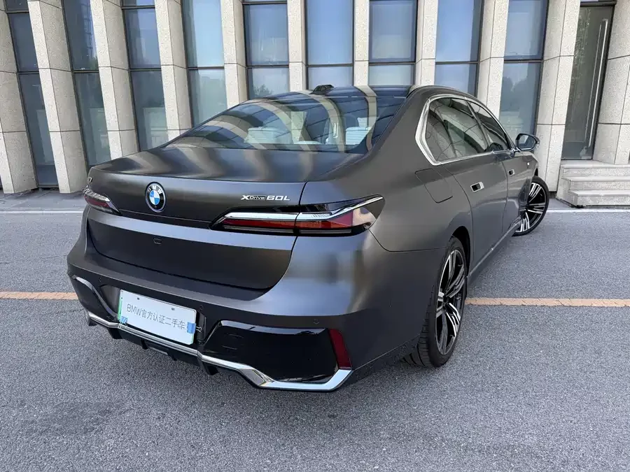 BMW i7