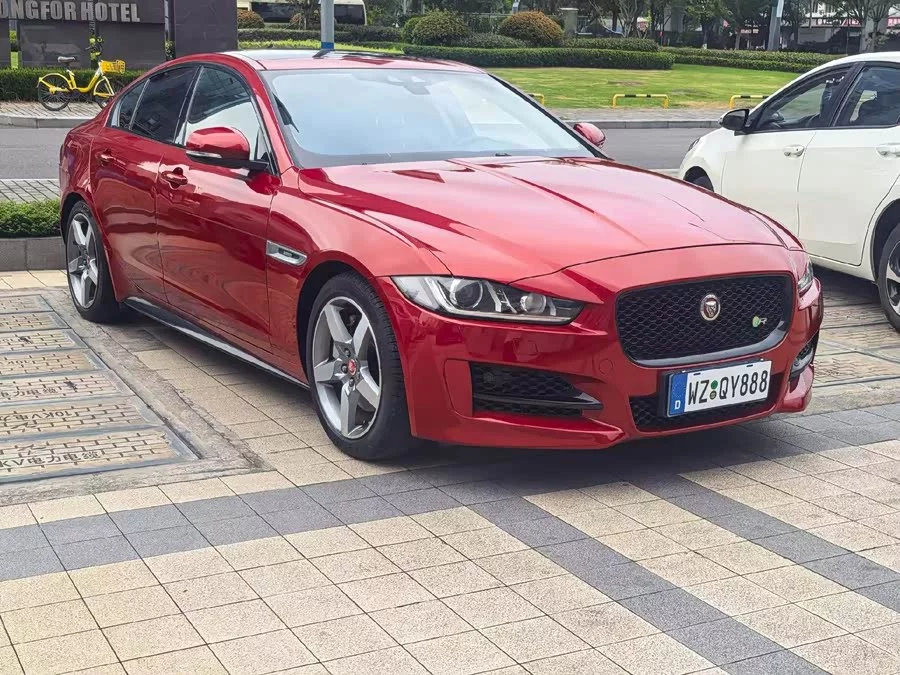 Jaguar XE