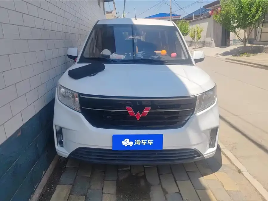 Wuling Hongguang PLUS
