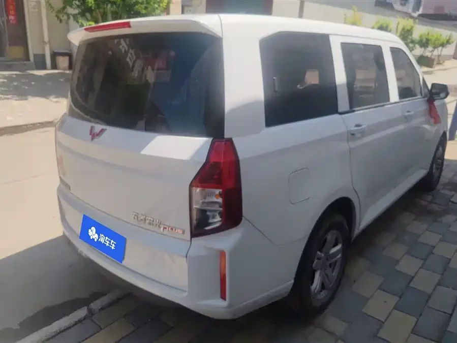 Wuling Hongguang PLUS