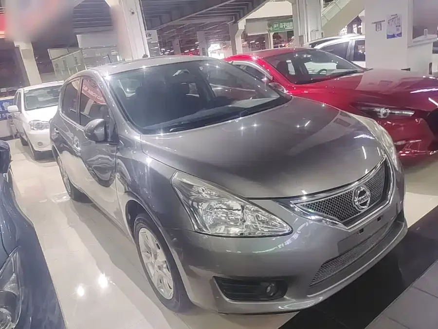 Nissan Tiida