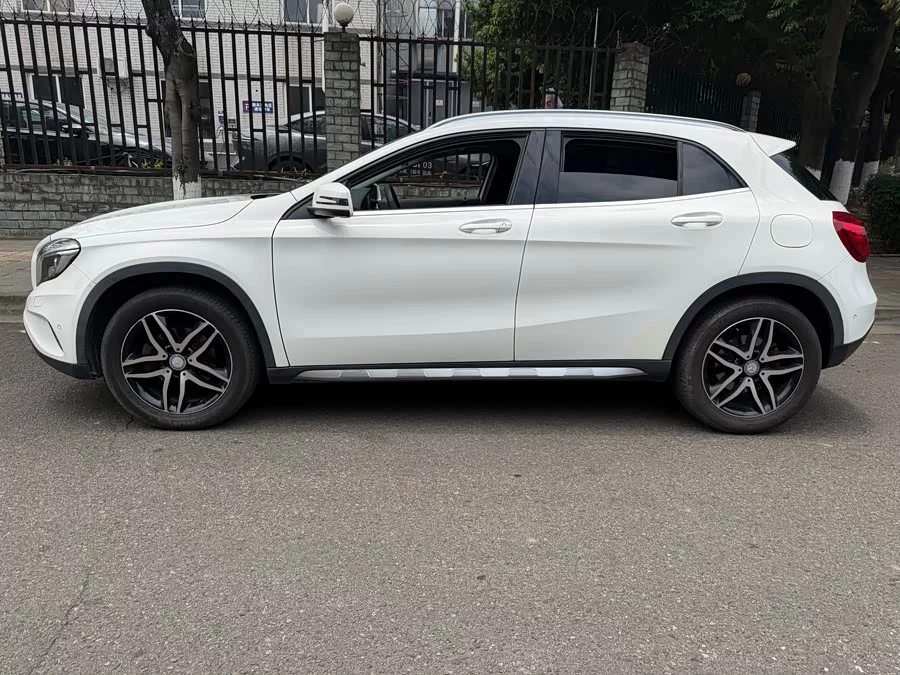 Mercedes Benz GLA