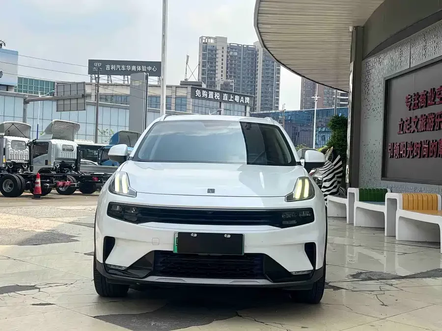 Lynk & Co 06 EM-P