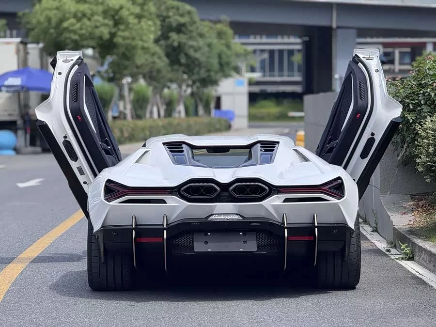 Lamborghini Revuelto