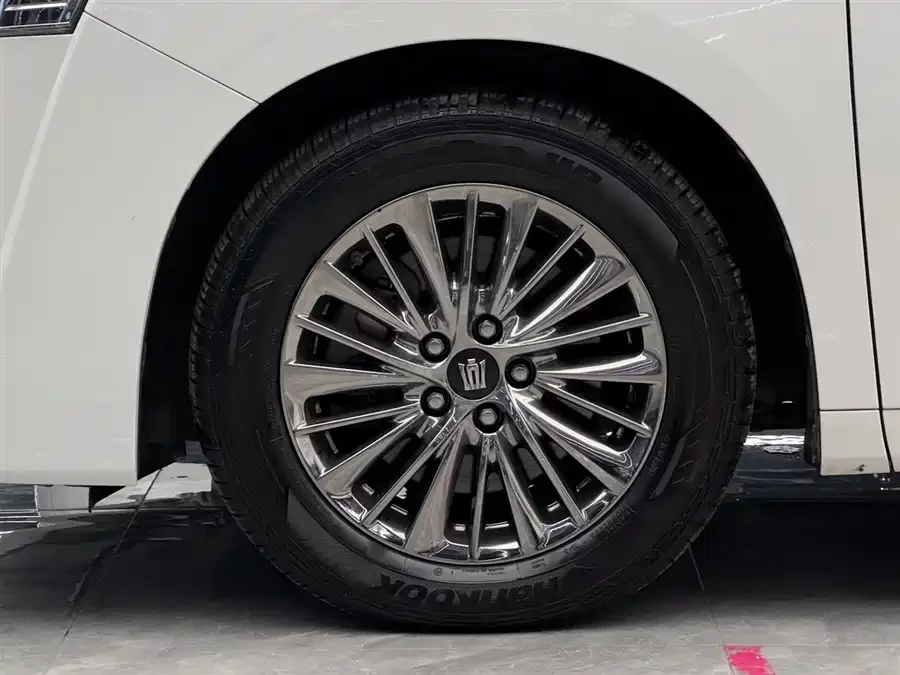 Toyota Crown Vellfire