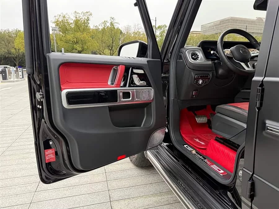 Mercedes Benz G-rated