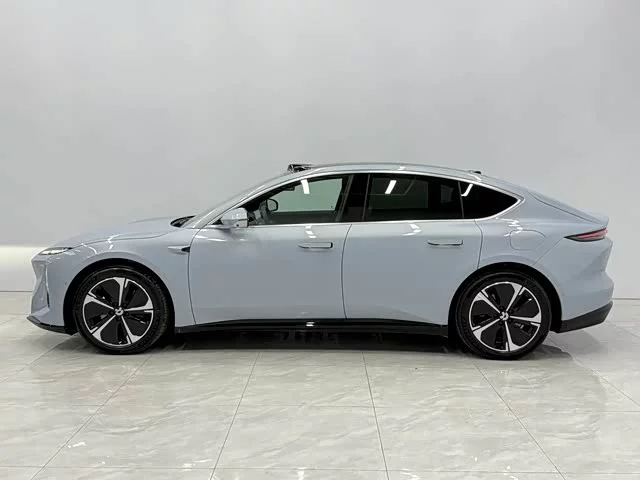 NIO ET5