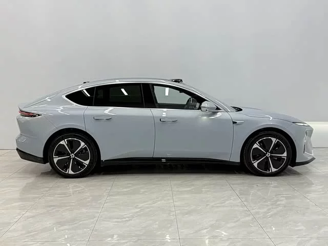 NIO ET5