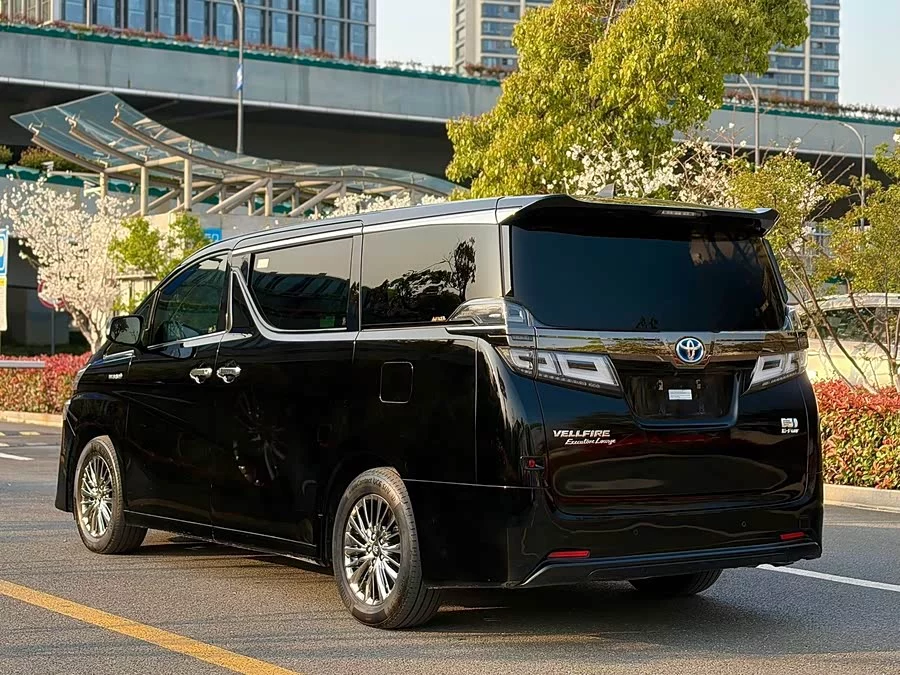 Toyota Crown Vellfire