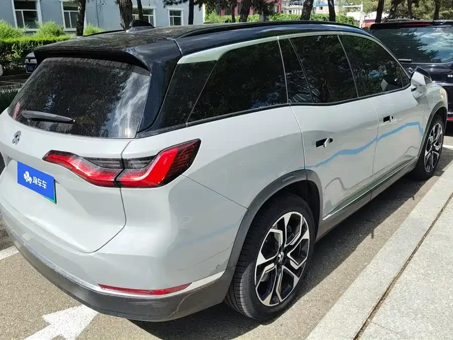 NIO ES8