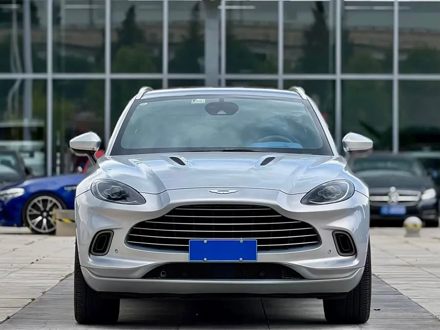 Aston Martin DBX
