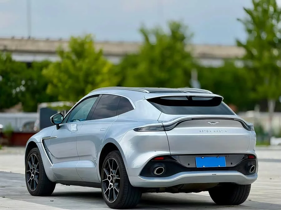 Aston Martin DBX