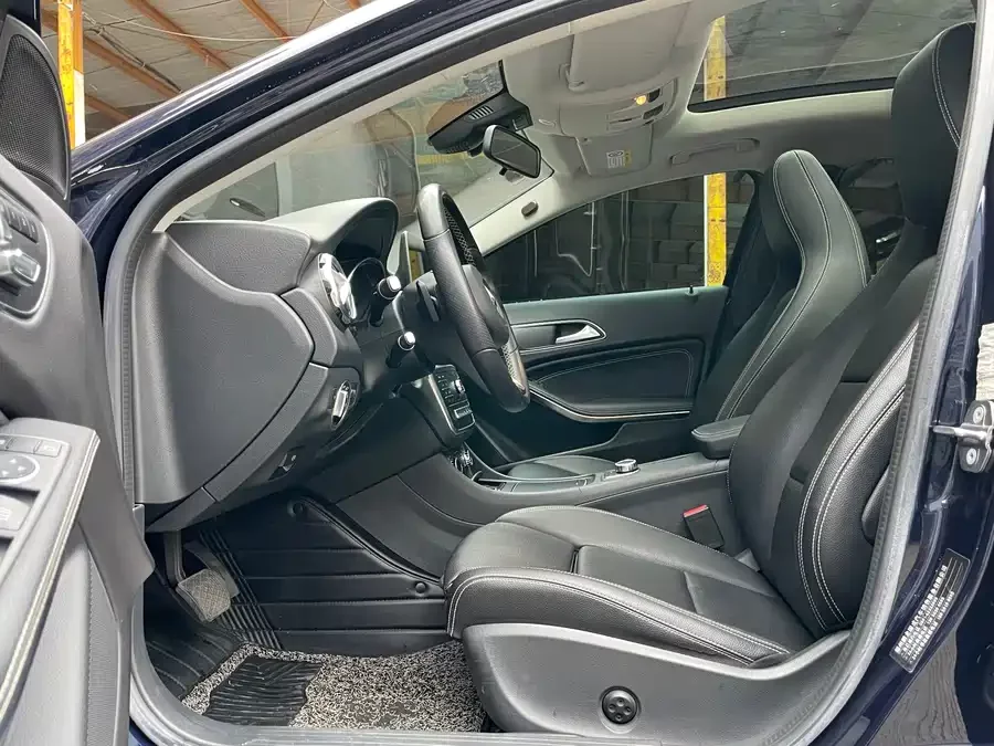 Mercedes Benz GLA
