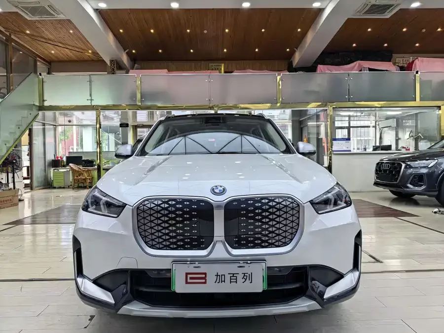 BMW iX1