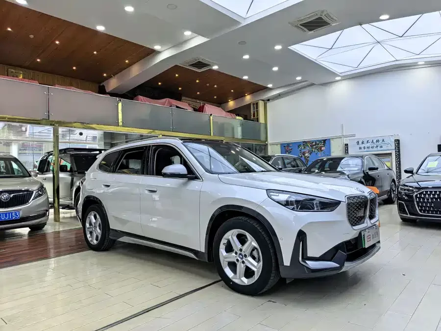 BMW iX1