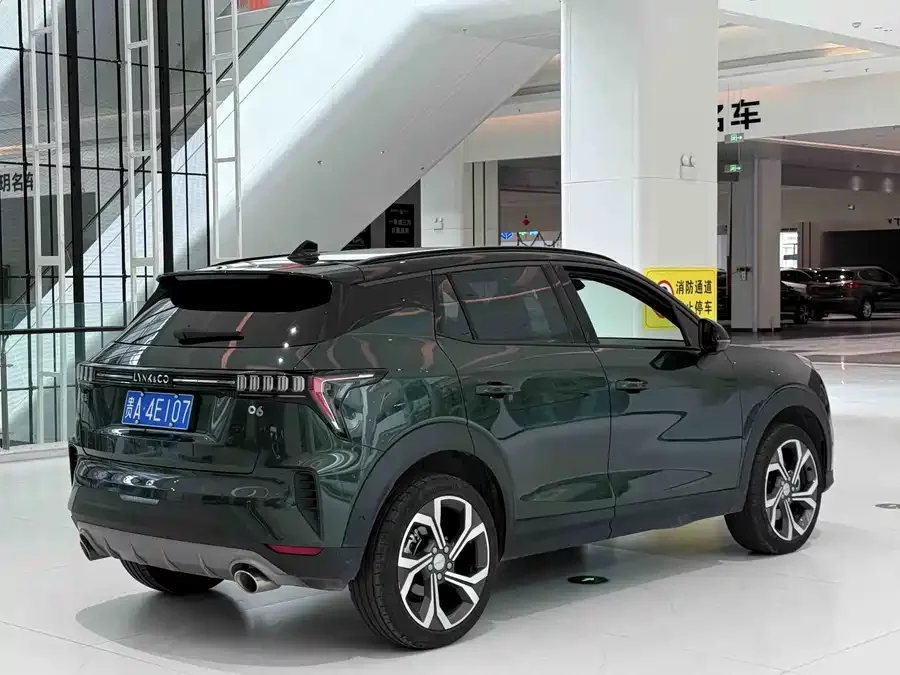Lynk & Co 06