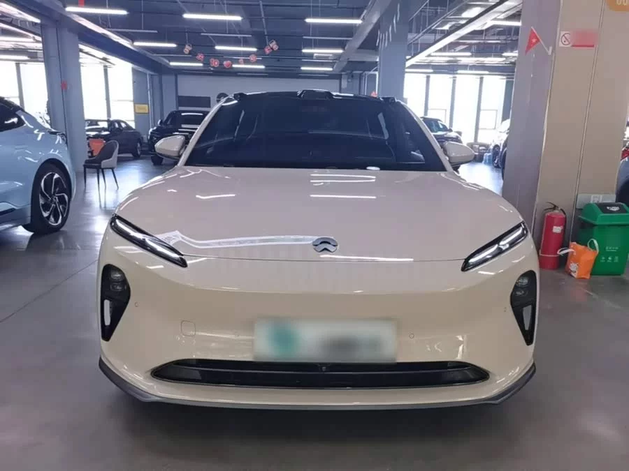 NIO ET5