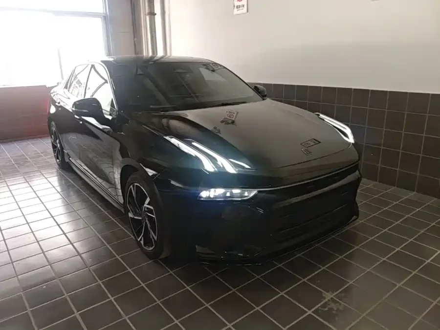 Lynk & Co 03